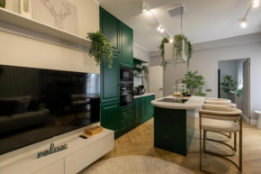 Old Town Emerald - Chic 1BR Apartment with Balcony